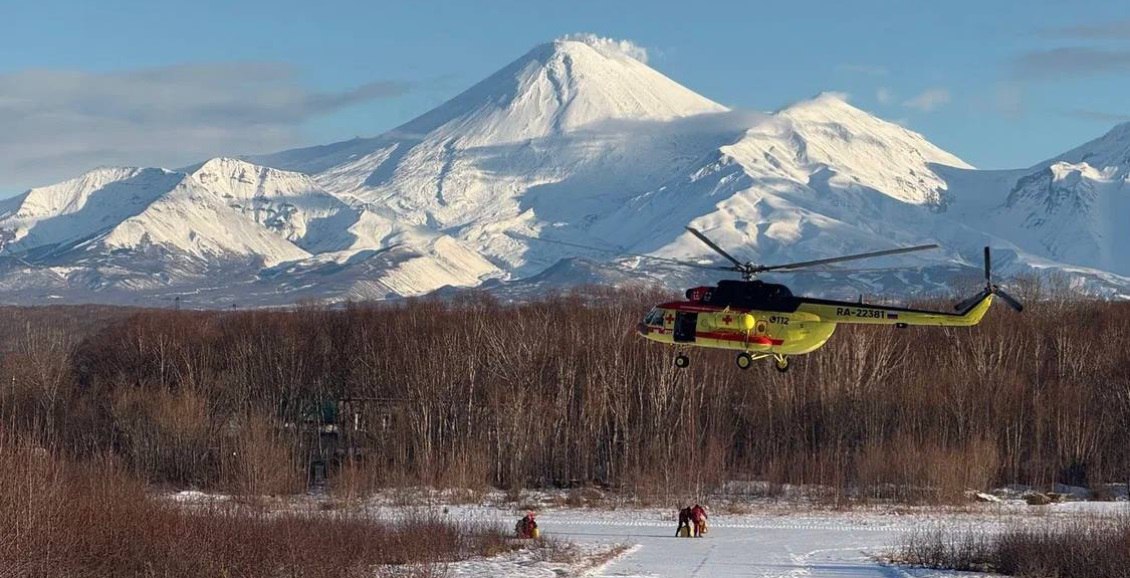 На Камчатке благодаря выезду спецбригады спасли мужчину с тяжёлой травмой головы На Камчатке врачи экстренно вылетели в отдалённый район чтобы спасти человека получившего тяжёлую травму Подробности от краевого министерства здравоохранения на ИА Кам 24 Нажмите для подробностей kam24 ru news main 20260220 125671 html utm source telegram utm medium messenger
