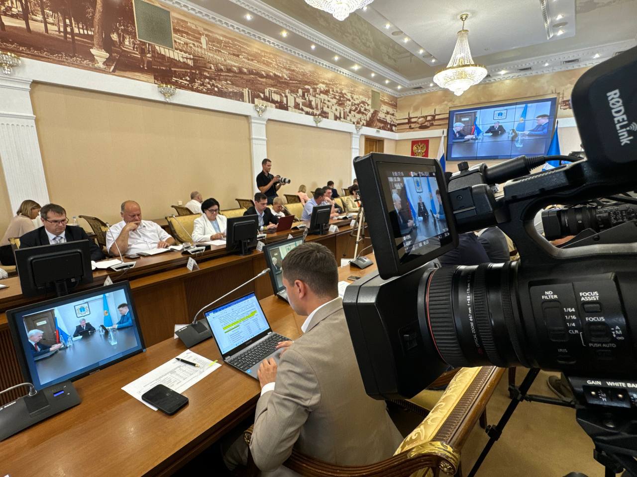 На Императорском мосту завершается ремонт деформационных швов 19 июля подрядчик завершит монтажные работы, доделает водоотвод. Движение по мосту будет закрыто в ночное время.