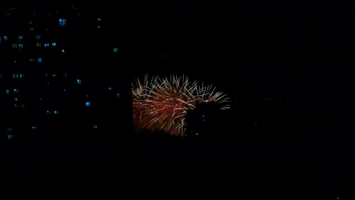 Самарцам грозит штраф 50 тысяч рублей за запуск фейерверков Жителям Самарской области грозят крупные штрафы за неправильный запуск фейерверков или салютов при причинении ущерба чужому имуществу или вреда здоровью граждан ждет административная ответственность с штрафом до 50 тысяч рублей ГТРК Самара MAX lВК lОК lСАЙТ