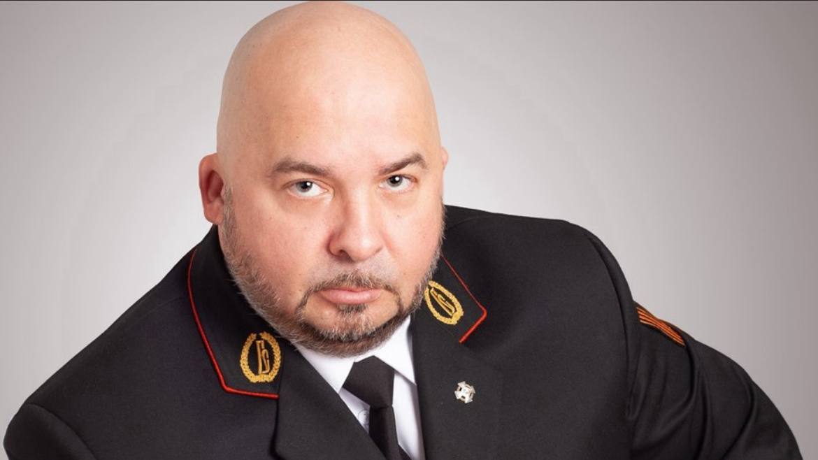 Частный детектив попался на шпионаже главу ассоциации задержали за госизмену Известный частный детектив Андрей Матушкин возглавлявший объединение коллег оказался в центре громкого скандала По данным следствия он собирал и передавал за рубеж секретные государственные сведения Предполагается что Матушкин сотрудничал с разведками балтийских стран Сейчас он находится в одном из следственных изоляторов Санкт Петербурга Матушкину грозит уголовное дело   Подпишитесь на Абзац TG VK Дзен MAX Rutube