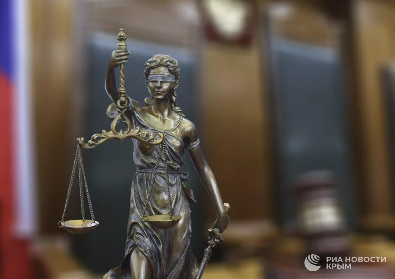 Участник незаконного вооруженного крымско татарского формирования заочно получил девять лет строгача Об этом сообщили в УФСБ по Крыму и Севастополю 33 летний осужденный с 2015 года добровольно участвовал в формировании Крымско татарский добровольческий батальон имени Номана Челебиджихана деятельность которой направлена против интересов России Он работал на границе между Украиной и РФ нес караульную службу а также досматривал транспорт и охранял объекты запрещенного формирования в районе Чонгара Мужчине предстоит отбывывать срок в Херсонской области После колонии его свободу ограничат еще на два года Сейчас мужчина в международном розыске организация признана террористической и запрещена на территории РФ 0 Подписаться на РИА Новости Крым в Telegram MAX VK