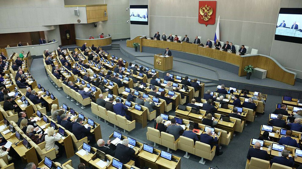 Рекордные военные расходы и новые налоги как изменится бюджет России в 2026 году Госдума одобрила повышение НДС до 22 и увеличение расходов на армию до 39 5 триллионов рублей за три года при этом финансирование здравоохранения сократится на четверть передает ArbatMedia   Прислать новость