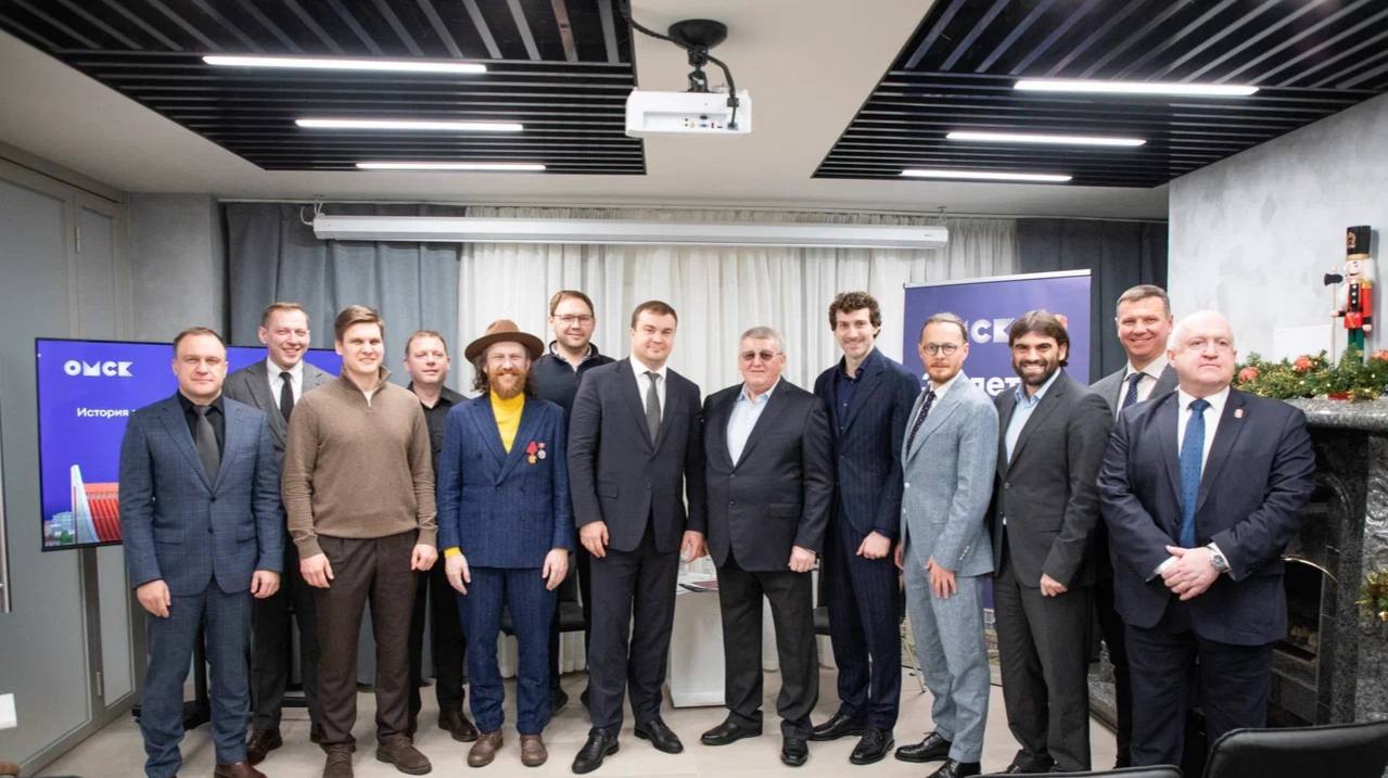 Провели в Представительстве Омской области в Москве заседание Делового совета Омского землячества На встречу пришли омичи которые хоть и живут сейчас за пределами нашего региона но не теряют связи с малой родиной Омское землячество кардинально обновилось Вся работа сейчас строится на налаживании коммуникаций между земляками В ходе обсуждения звучали идеи которые точно будут интересны нашей молодежи Обязательно будем их реализовывать Виталий Хоценко в МАХ