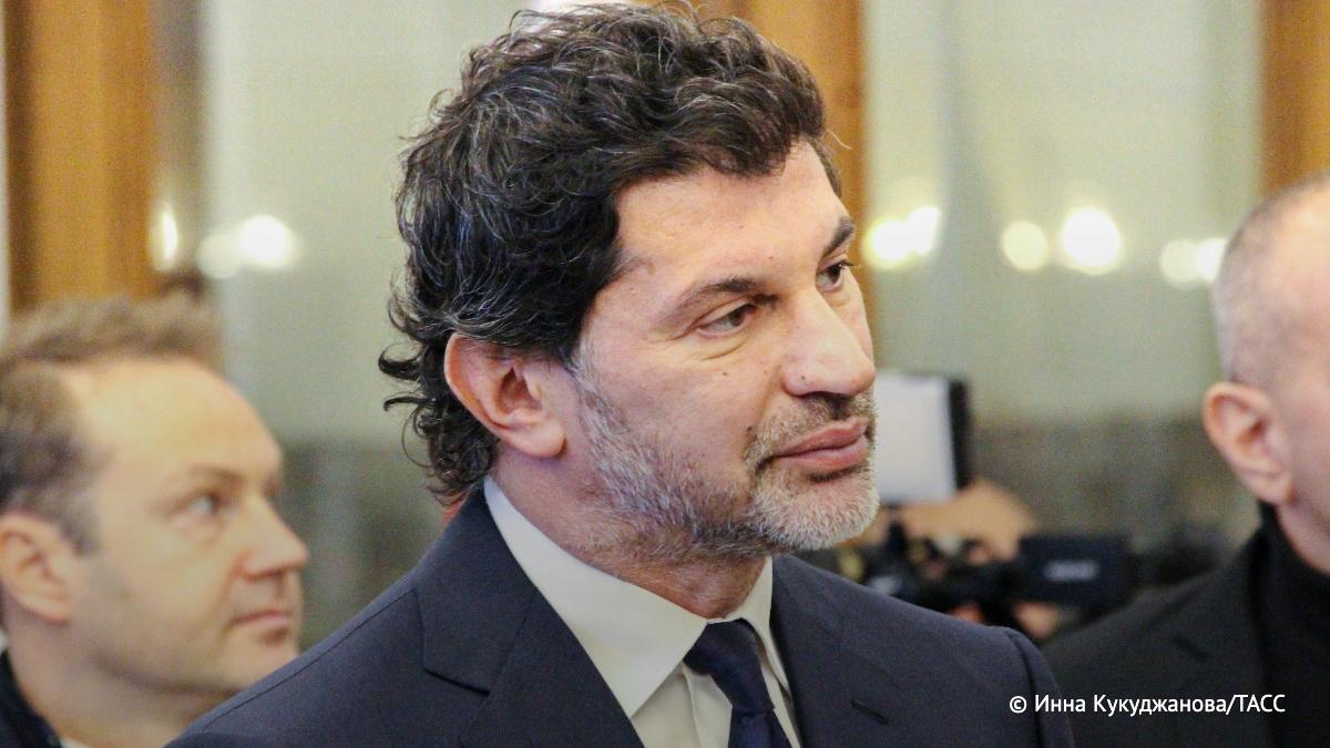 Кандидат в мэры Тбилиси от правящей партии Каха Каладзе набирает 77 4 на муниципальных выборах сообщает экзитпол Имеди Подпишись RogandarNEWs мы в MAX
