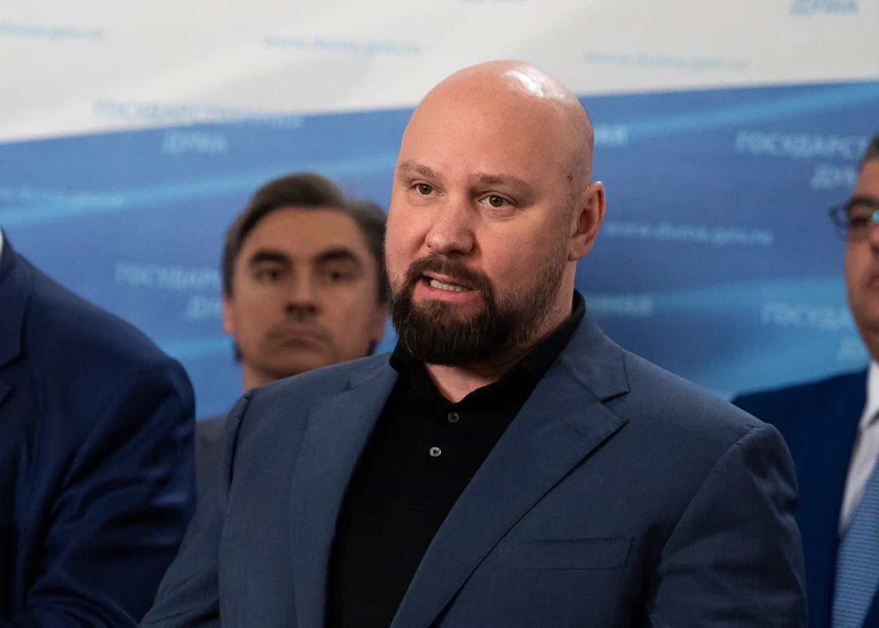 Владимир Кошелев: председатели ТСЖ должны подтверждать свою квалификацию  Первый заместитель председателя Комитета Госдумы по строительству и ЖКХ, депутат ЛДПР Владимир Кошелев стал соавтором законопроекта, который предусматривает обязательное прохождение квалификационного экзамена для председателей товариществ собственников жилья.  По его итогам специалисты будут получать соответствующий аттестат сроком на пять лет. Экзамен планируется сделать бесплатным.  Как подчеркнул депутат, мера направлена на наведение порядка в сфере ЖКХ.  «Вопросы содержания, ремонта и управления многоквартирным домом — зона ответственности председателя ТСЖ. Он должен обладать необходимыми знаниями и разбираться в жилищном законодательстве», — отметил Владимир Кошелев.  По мнению парламентария, инициатива позволит системно повысить профессиональный уровень управленцев в жилищной сфере и укрепить доверие граждан к институту ТСЖ.