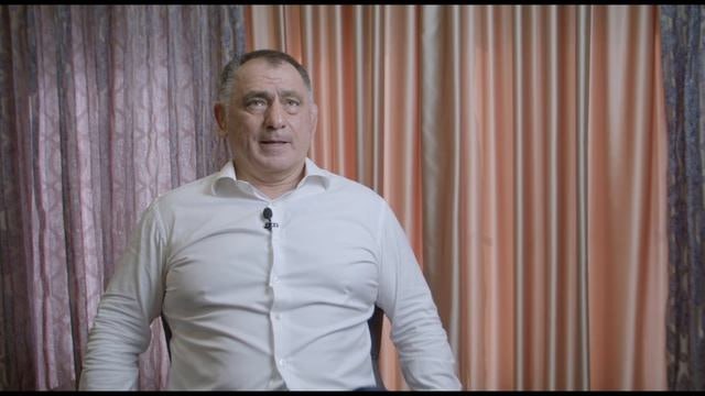 Недвижимость в Московской области и 25 1 млн рублей конфисковали у экс главы Владикавказа Хадарцева Махарбек Хадарцевым нарушал антикоррупционное законодательство и приобретал недвижимость стоимость которой превышала его официальные доходы Речь идет о двух жилых домах площадью 1308 3 кв м и 573 кв м помещении для персонала и каминном зале 417 5 кв м бане 125 кв м беседке спортивной площадке бассейне и других объектах общей стоимостью 143 7 млн рублей а также 25 1 млн рублей Суды по искам прокуратуры конфисковали всё это в доход государства   Подписывайтесь на Аргументы и Факты Северный Кавказ Telegram МАХ