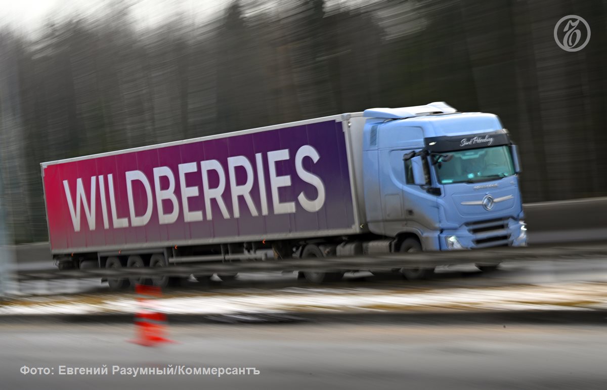 Wildberries ограничил доступ к данным об остатках товаров на своих складах Раньше эта информация собиралась сторонними аналитическими сервисами ею активно пользуются продавцы работающие на маркетплейсе Продажа открытых данных с Wildberries до последнего времени была большим по масштабам бизнесом с оборотом в несколько миллиардов рублей В компании аргументируют свое решение многочисленными обращениями самих селлеров жалующихся что сбор таких данных приводит к недобросовестной конкуренции и нарушает конфиденциальность сведений об их продажах Ъузнал