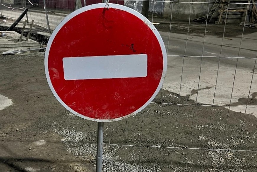 В связи с проведением торжественных мероприятий, приуроченных ко Дню ЛНР, администрация Луганска информирует о временных ограничениях движения транспорта. С 3 по 13 мая 2025 года будет закрыто движение для всех автомобилей на Театральной площади. В администрации города просят жителей с пониманием отнестись к временным неудобствам и заранее планировать свой маршрут.