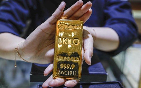 Эксперт Газпромбанк Инвестиций допустил рост золота до 4300 до конца года Драгоценный металл может продолжить расти в цене из за усиления геополитических конфликтов и сохранения неопределенности вызванной санкционным давлением и торговыми войнами между странами считают в компании jkinvest news jkinvest