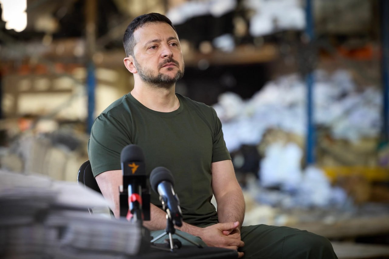 До конца года будет по крайней мере еще один пакет санкций против лиц работающих с российской военной промышленностью Зеленский Он уточнил что речь идет не только о россиянах но и о лицах из Китая jkinvest news jkinvest