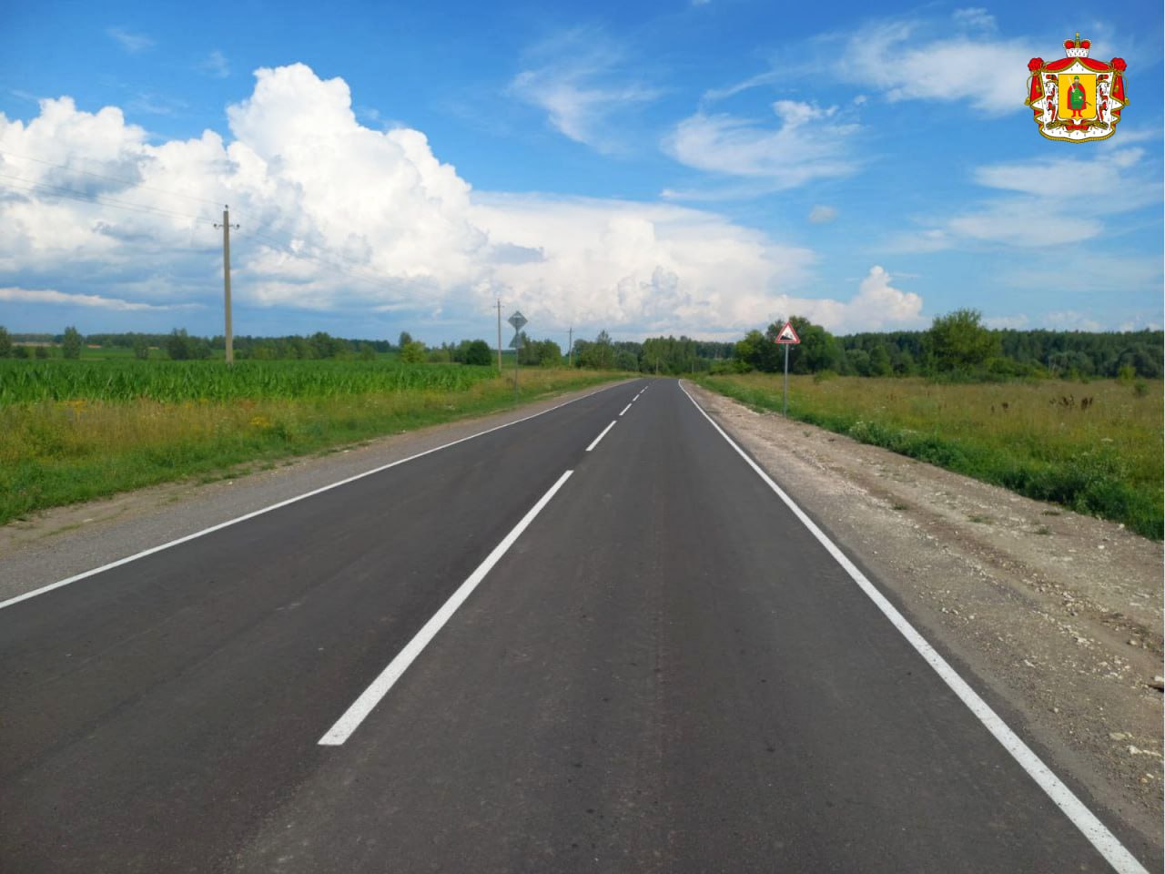 В Пителинском округе отремонтировали дорогу Пителино – Юрьево – граница района. Работы провели по нацпроекту «Инфраструктура для жизни».  Специалисты подрядной организации обновили асфальт, укрепили обочины, поставили барьерное ограждение, нанесли разметку и установили дорожные знаки. Ремонт завершили раньше срока.  #рязанскаяобласть #ИДЖ