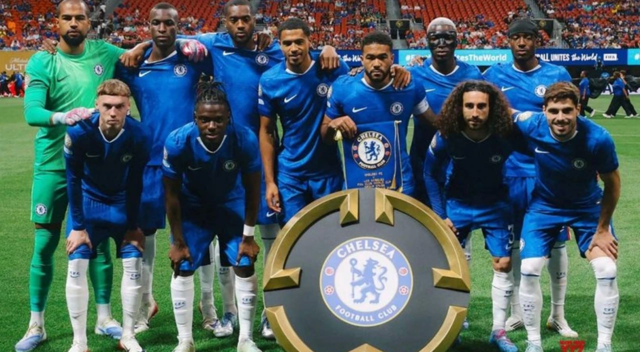 Британия снова потребовала чтобы Роман Абрамович передал 2 5 миллиарда фунтов от продажи футбольного клуба Челси Украине Премьер министр страны Кир Стармер заявил что Абрамович должен отдать деньги Украине а иначе его ждут суды Самое смешное тут даже не то что у Абрамовича просто отжали футбольный клуб по схеме из девяностых но на государственном уровне в оплоте демократии Самое смешное то что Абрамович не против отдать деньги Просто он требует чтобы они пошли поровну всем жертвам конфликта включая россиян Но власти Британии такой вариант не устраивает