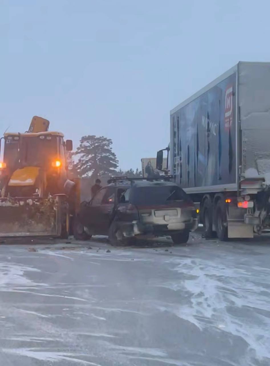 Барнаул 1 Подробности массового ДТП на Чуйском тракте Столкнулось шесть автомобилей В результате погибла пассажирка Тойоты Премио Ещё одну пассажирку госпитализировали Причины и обстоятельства уточняются Подписаться Прислать новость