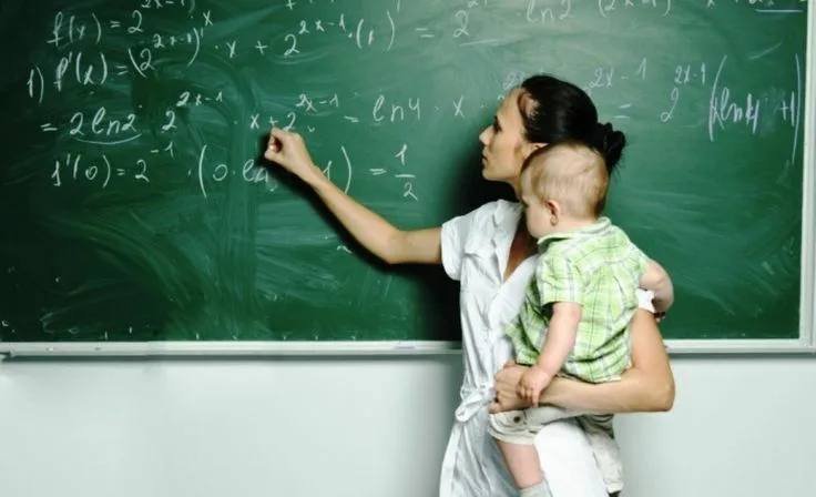 Курс Школа будущих родителей появится в вузах России в 2026 году В онлайн и очном формате студентов научат основам ухода за детьми семейной жизни и дадут консультации врачей Проект рассчитан на студенческие семьи их в стране около 50 тысяч