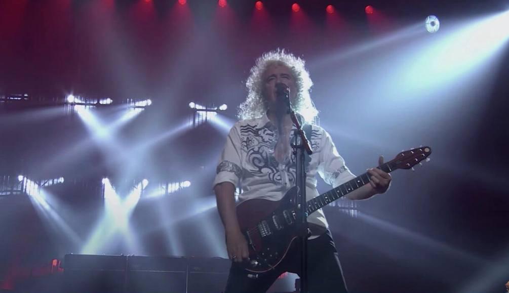 Гитарист группы Queen Брайан Мэй заявил в интервью Daily Mail что коллектив больше не будет гастролировать в США музыкант назвал страну опасным местом Америка уже не та что раньше Сейчас каждый думает дважды прежде чем поехать туда отметил Мэй добавив что хотя участники группы любят США возвращаться туда неразумно