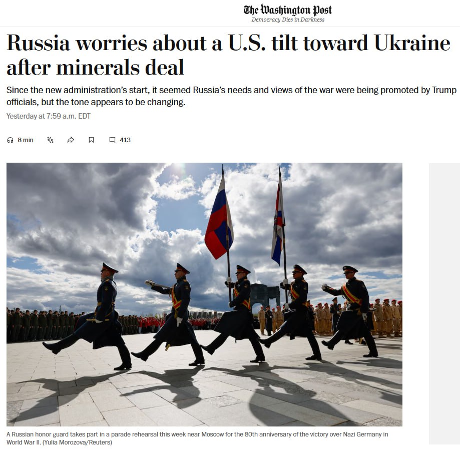 В Кремле опасаются, что США начнут склоняться к позиции Украины в переговорах из-за соглашения об экономическом партнерстве с Киевом — WP  Как утверждает в беседе с The Washington Post неназванный российский чиновник, Владимир Путин «понимает, что ему нужно быть более сговорчивым». «В противном случае законопроект [о санкциях против России], предложенный [сенатором-республиканцем Линдси] Грэмом, станет серьезным ударом, поскольку правительство уже объявило о росте бюджетного дефицита» — сказал собеседник газеты.  По данным WP, в российской элите возник «раскол» по поводу тактики ведения переговоров. «Более мягкая сторона» настаивает на том, чтобы Кремль согласился на заморозку конфликта по линии фронта в обмен на частичную отмену санкций и признание Вашингтоном контроля над Крымом. «Ястребы» считают, что Россия должна продолжить военные действия, передает издание.  Российский чиновник сказал WP, что экономические соображения играют все большую роль, потому что «невозможно построить экономику полностью по мобилизационной модели».    «Все банки находятся не в лучших условиях. Если мы говорим об уровне задолженности населения, если мы говорим об инфляции и падении уровня жизни, то все это имеет место», — утверждает он