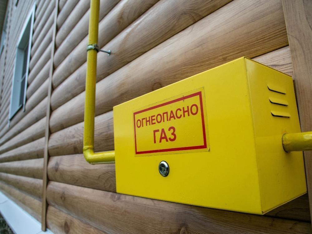 Догазификация поморских домовладений потребует вливания ещё 80 миллионов из бюджета ПАО Газпром разработал проект инвестиционной программы на 2026 2030 годы в которой предусмотрено завершение объектов начатых в рамках прошлой программы с 2021 года В следующем году компанией запланировано окончание строительно монтажных работ на газопроводах от Архангельской ТЭЦ до микрорайона Экономия а также в посёлке Кулой Вельского района В 2027 году в планах ПАО Газпром завершение работ на газопроводе к селу Ильинско Подомское Вилегодского округа На сегодняшний день в рамках социальной программы принято 7 тысяч заявок на догазификацию а 6 9 тысяч домовладений обеспечены технической возможностью газификации более 3 тысяч домовладений уже подключены к голубом топливу Фото пресс служба областного правительства