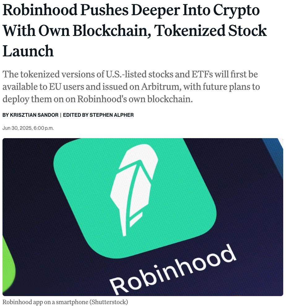 Robinhood переходит в full crypto mode  Брокер запускает собственный блокчейн на базе Arbitrum, предлагает токенизированные акции для пользователей в ЕС и запускает стейкинг и перпетуалки. Новый блокчейн Robinhood будет оптимизирован под токенизированные активы, кроссчейн и 24/7-трейдинг.  Первые токенизированные акции  200+ позиций  уже доступны в Европе через Arbitrum — это Tesla, Apple и др., с торгами в режиме «без выходных». Параллельно стартует стейкинг ETH и SOL для США и перпетуалки для ЕС  через Bitstamp, купленный за $200M .  По словам CEO Влада Тенева, цель — построить суперприложение, где все активы будут токенизированы и доступны в одной экосистеме.