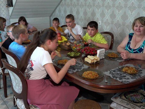 В Калужской области ужесточили требования по программе обеспечения семей жильем В программе поддержки обеспечения жильем молодых семей ужесточили требования Теперь для получения соцвыплаты семья должна проживать в Калужской области не менее 10 лет Такое новшество позволит формировать очередь более справедливо сообщил губернатор http gtrk kaluga ru news obschestvo news 56913