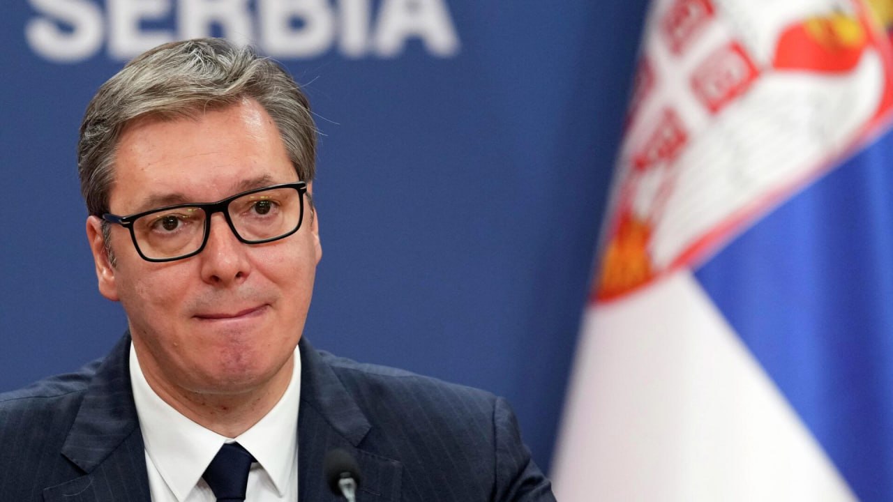 Введение санкций против NIS откладывается на 60 дней Президент Сербии Александр Вучич написал в социальных сетях, что власти при поддержке граждан сумели добиться переноса сроков введения санкций против NIS. Специалисты указанной компании задействованы в профессиональной деятельности по разведке, а также нефтедобыче и нефтепереработке. Отсрочить ограничения удалось пока на 60 дней. Срок подойдет 27 июня 2025 года. «Хорошие новости для граждан Сербии. Сербии удалось добиться новой отсрочки санкций в отношении NIS, на этот раз на 2 месяца - до 27 июня. Благодарим наших американских партнеров за понимание позиции Сербии», - написал Вучич в Instagram соцсеть запрещена на территории РФ .