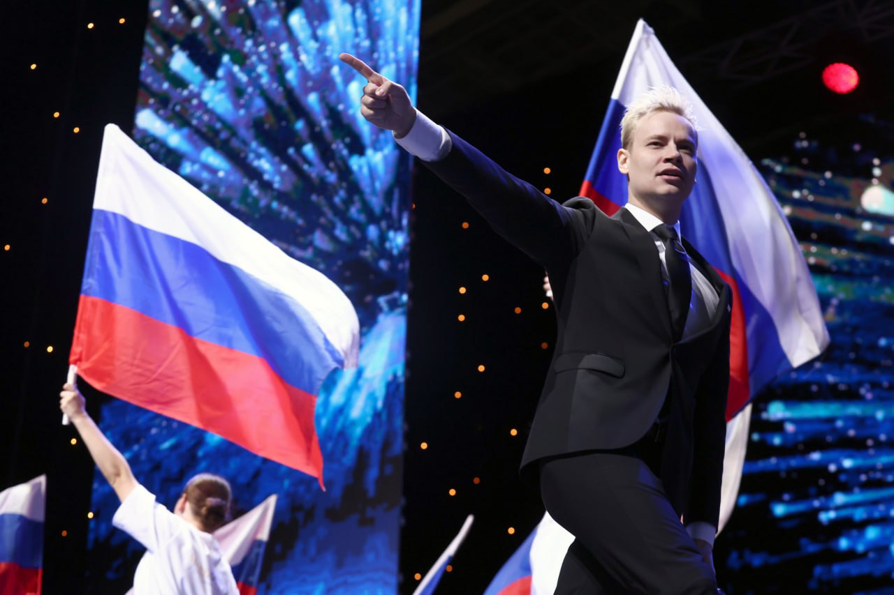 SHAMAN представит Россию на конкурсе «Интервидение» Об этом сообщает Первый канал. Конкурс пройдет 20 сентября этого года в Москве. В нем примут участие более 20 стран, включая Белоруссию, Китай, ОАЭ, Таиланд, Индию и Кубу. «Интервидение» должно стать аналогом «Евровидения» для стран, которые разделяют российские духовные ценности. Подпишитесь на «Абзац» Добавьте «Абзац» в ленту «Дзена»