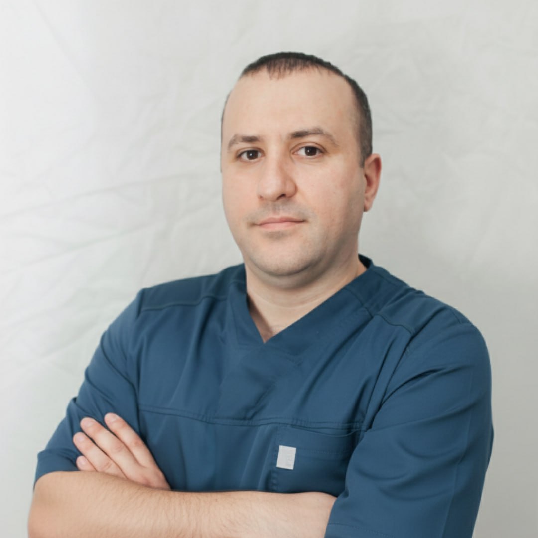 Всероссийская премия Будем жить туляк среди лучших специалистов Проект организован Всероссийской ассоциацией помощи онкологическим пациентам Здравствуй Ежегодно лучшим онкологам страны вручают награду за мастерство чуткость талант и вклад в борьбу против рака В этом году на премию в категории лучший онколог для взрослых Жемчужина в профессии номинирован Тимур Рашидович Аскаров Он врач хирург онколог заведующий отделением хирургических методов лечения опухолей молочной железы и кожи Давайте поддержим Тимура Рашидовича clck ru 3QmQMA Голосование открыто до 15 декабря 2025 года МАХ ВК ОК ТГ