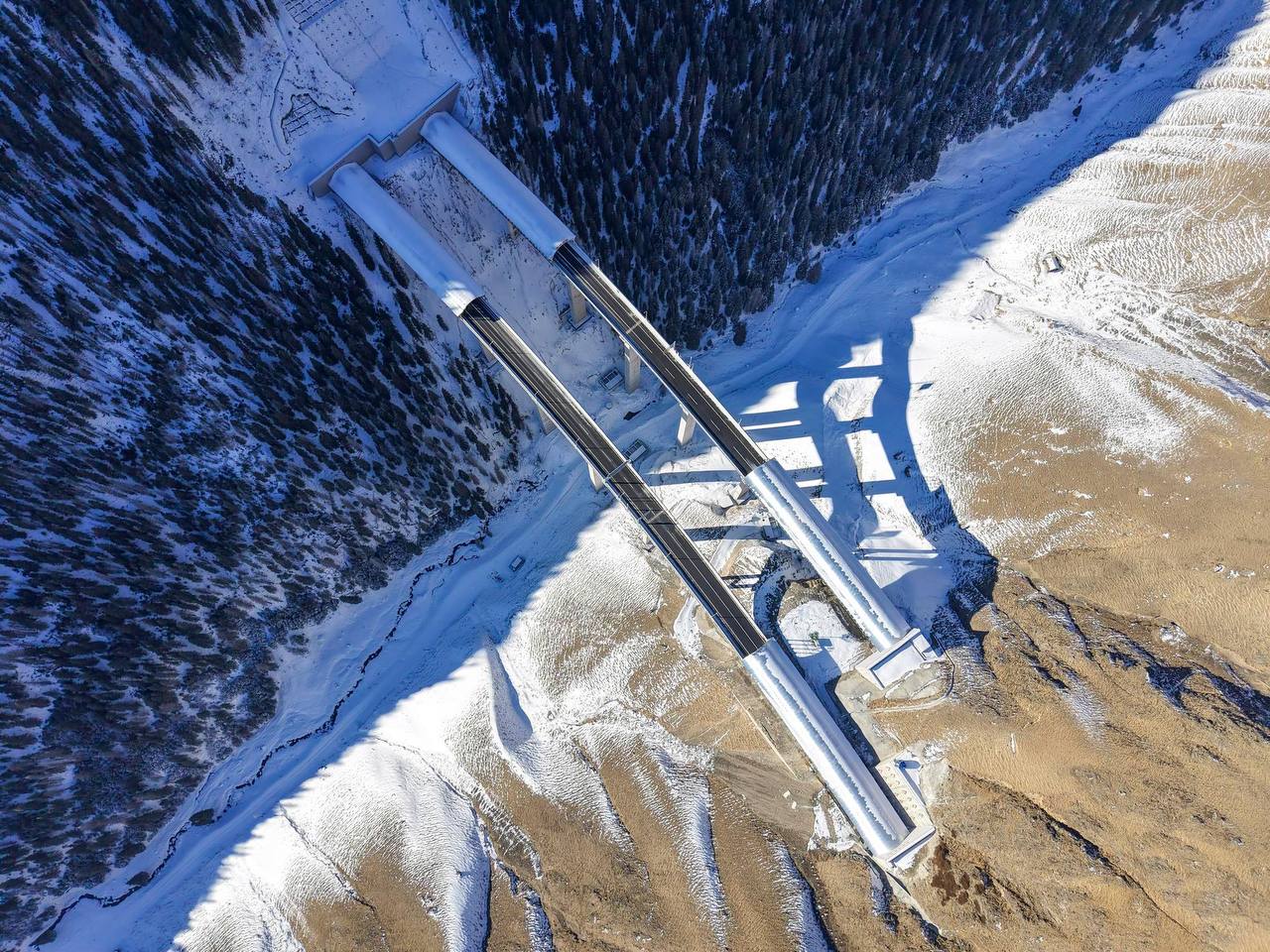 Китай открыл скоростной автомобильный тоннель длиной более 22 км Это самый протяженный скоростной автодорожный тоннель в мире  Поддержать канал бустами Inst TikTok ВК OK FB