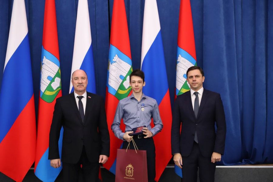 Более 40 орловцев получили государственные и региональные награды в преддверии Нового года Торжественная церемония вручения государственных и региональных наград состоялась 30 декабря в региональной администрации www infoorel ru news bolee 40 orlovcev poluchili gosudarstvennye i regionalnye nagrady v preddverii novogo goda html