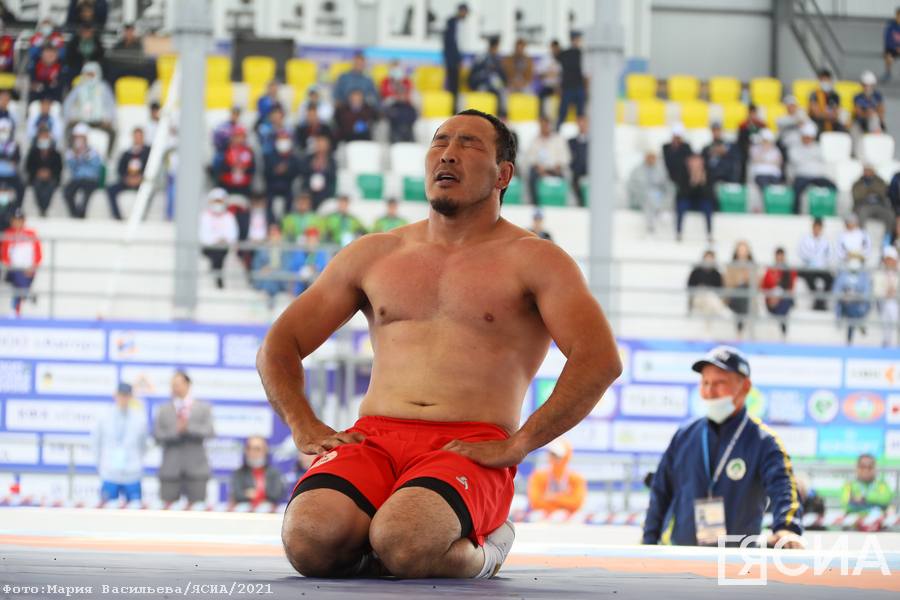 ‍ Абсолютный чемпион Игр Манчаары по хапсагаю получит автомобиль  Чемпиону по хапсагаю XXII Игр Манчаары в абсолютной весовой категории вручат автомобиль Niva Legend люксовой комплектации. Приз выставило руководство Федерации по борьбе хапсагай.  «В этом году мы решили выставить в качестве главного приза абсолютному чемпиону автомобиль Niva Legend люксовой комплектации. Это будет приз от президента Федерации по борьбе хапсагай Николая Румянцева, вице-президентов Андрея Кузьмина, Прокопия Рахлеева и Дмитрия Петрова, в том числе компаний «Колми», «999», «Телен» и ООО «Сахаспецмонтаж-95»»,  — сообщил ЯСИА Николай Румянцев.  Отметим, что борьба хапсагай в рамках Игр Манчаары состоится 10–11 июля на стадионе «Дьулуруйар Ньургун Боотур» в селе Ытык-Кюель с участием сильнейших борцов. В схватки вступят юноши, мужчины, мужчины-ветераны. Абсолютное первенство пройдет 11 июля вечером с 19 часов.    Все новости   #Яестьновость   Обсудить