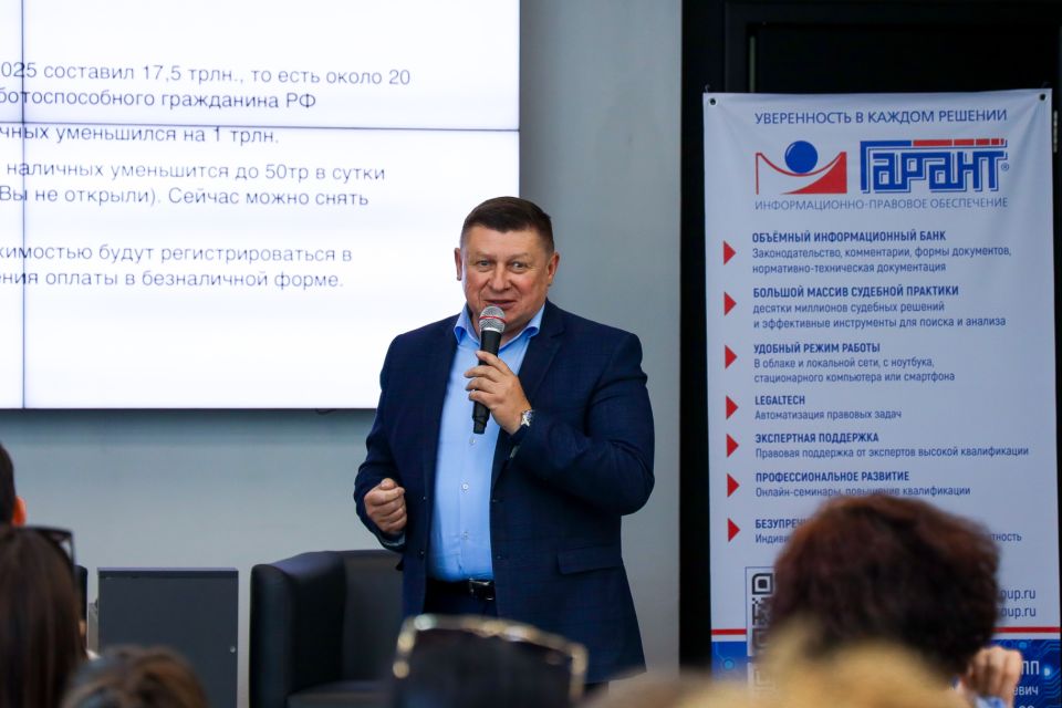 Переводы на банковские карты – кто будет платить налоги ⁠ В каких случаях Налоговая служба отслеживает денежные переводы на банковские карты между физическими лицами? Участники семинара, состоявшегося на базе Фонда поддержки предпринимательства Крыма, получили ответ на этот вопрос.  Заместитель руководителя УФНС России по Республике Крым Сергей Крюков отметил, что российское законодательство позволяет налоговым органам контролировать движения по банковским счетам. Но делается это не массово, а лишь в случае проведения контрольных мероприятий. То есть тогда, когда существуют риски сокрытия доходов.  Сергей Крюков подчеркнул, что в этом году крымские налоговые органы очень глубоко и комплексно подошли к вопросу легального трудоустройства и выплаты заработной платы. Крым обладает рядом...  Подробнее>>>