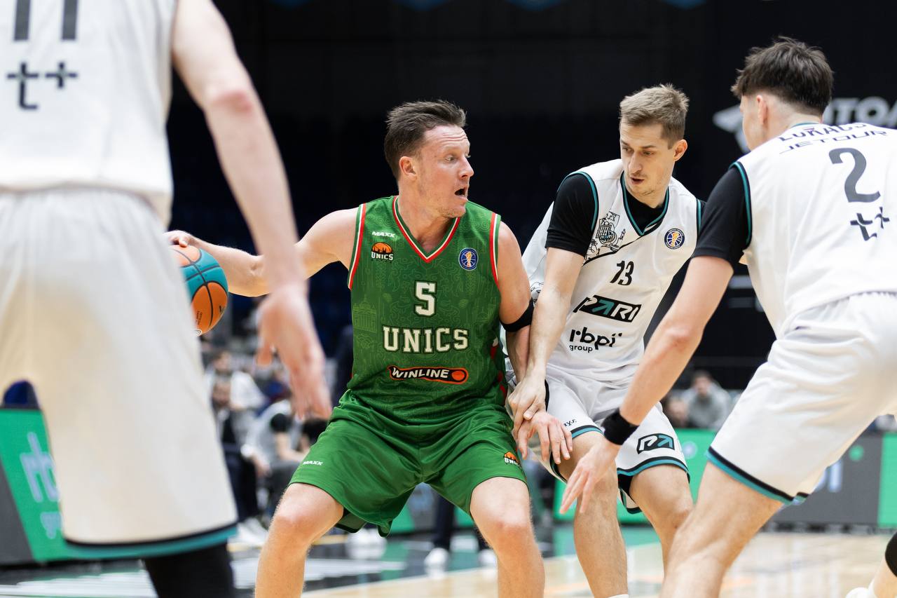 УНИКС выбил сотню и вернул себе первое место Команда Велимира Перасовича разобралась с Пари НН в Нижнем Новгороде Казанцы победили в матче Единой Лиги 100 69 30 9 25 24 20 14 25 22 13 декабря УНИКС примет Уралмаш Вечерка Спорт Ставь лайк Баскетбол