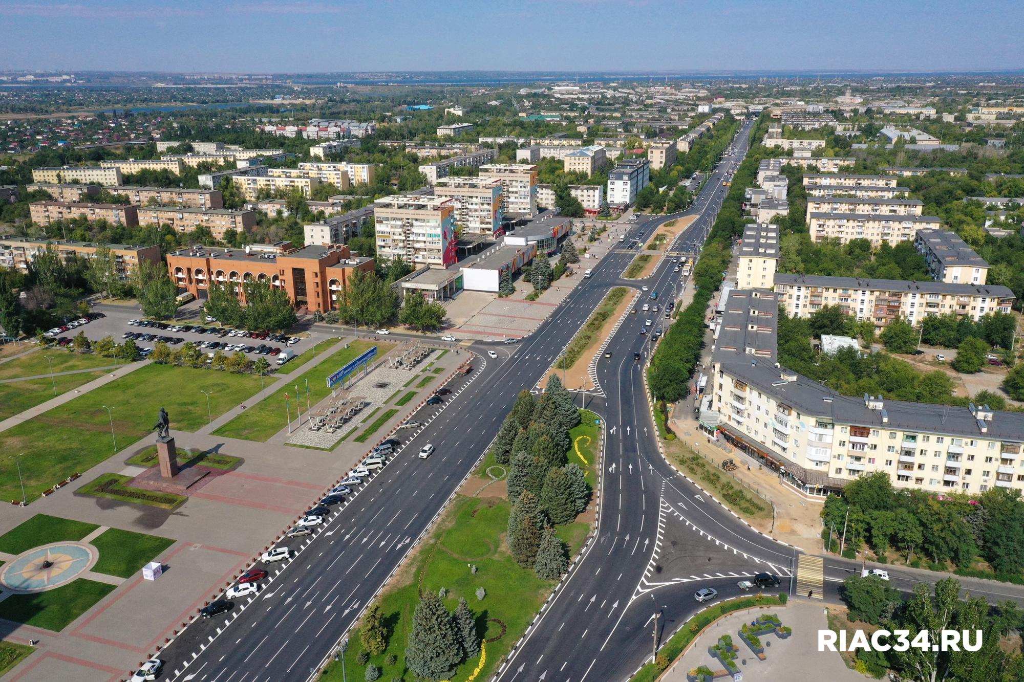 16-17 августа волгоградский своп развернут в Волжском на фестивале «Ультра 100». Проект «СноваНово» организует хендмейд-ярмарку с работами 35 мастеров, бьюти-зону в стиле Бернинг-Мен и шесть мастер-классов: изготовление свечей, роспись значков и фигурок, плетение браслетов, чокеров и колец из бисера. Фестиваль будет работать с 9:00 до 21:00.