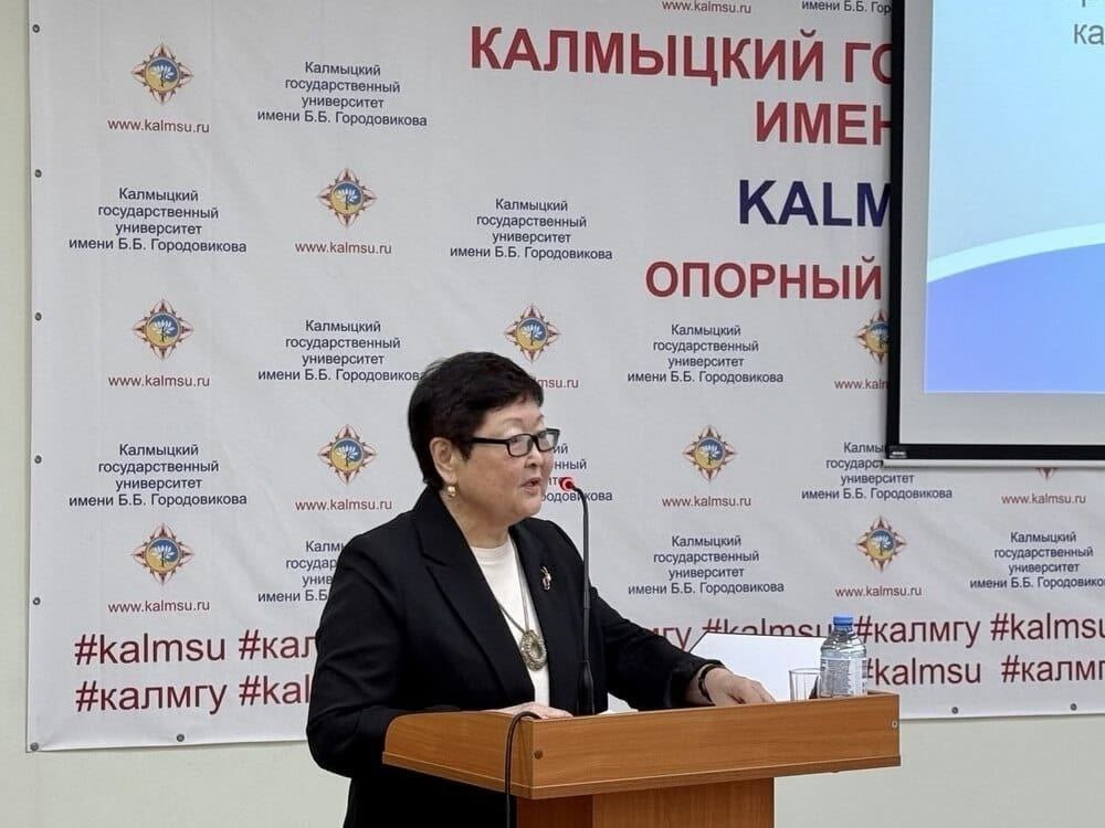 Раиса Дякиева Наблюдатель свой а не чужой человек и дистанции между ним и избирателем нет В Единый день голосования 14 сентября 2025 года в России прошли выборные кампании различного уровня В Калмыкии двухдневное голосование прошло по дополнительным выборам депутата Народного Хурала и выборам районных и сельских депутатов Доктор педагогических наук профессор Калмгосуниверситета эксперт Общественного штаба по наблюдению за выборами в Калмыкии Раиса Дякиева прокомментировала итоговый доклад Ассоциации НОМ Общественное наблюдение за выборами в Единый день голосования 2025 Итоговый доклад презентация которого прошла на площадке МИА Россия сегодня отражает ту масштабную многоуровневую и многоплановую работу проведенную в ходе общественного наблюдения за выборами