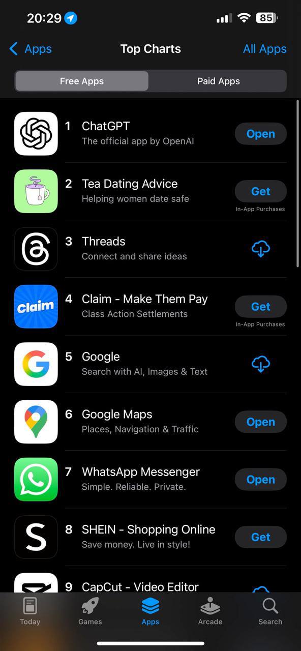 На втором месте в американском App Store сейчас — Tea Dating Advice. Это приложение с отзывами девушек на парней: насколько они подходят для свиданий и отношений. Там можно отмечать «плохих парней» редфлагом, задавать о них анонимные вопросы, а также установить слежку — если ваш партнёр засветится в приложении, вам придет уведомление. Вот только мужчинам концепт явно не по душе, ведь по сути в приложении публикуются их личные данные без согласия, а функционал Tea Dating Advice идеально подходит для сталкинга