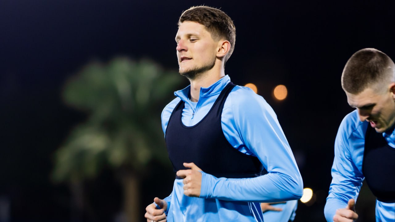 Тренер по физподготовке Зенита рассказал о работе с Игорем Дивеевым на старте зимних сборов Комментарий Ариса Наглича передаёт корреспондент Матч ТВ По прилёту в Катар сразу выполнили беговую работу подготовились к сегодняшним тестам Поработали в тренажерном зале посмотрели в каком состоянии игроки вышли из отпуска Все кроме Игоря Дивеева давно работают с нами и знают что будет на сборах Поэтому хорошо подготовились Что касается Дивеева он хорошо втягивается Видно что он серьёзно мотивирован news matchtv Анна Мейер Зенит