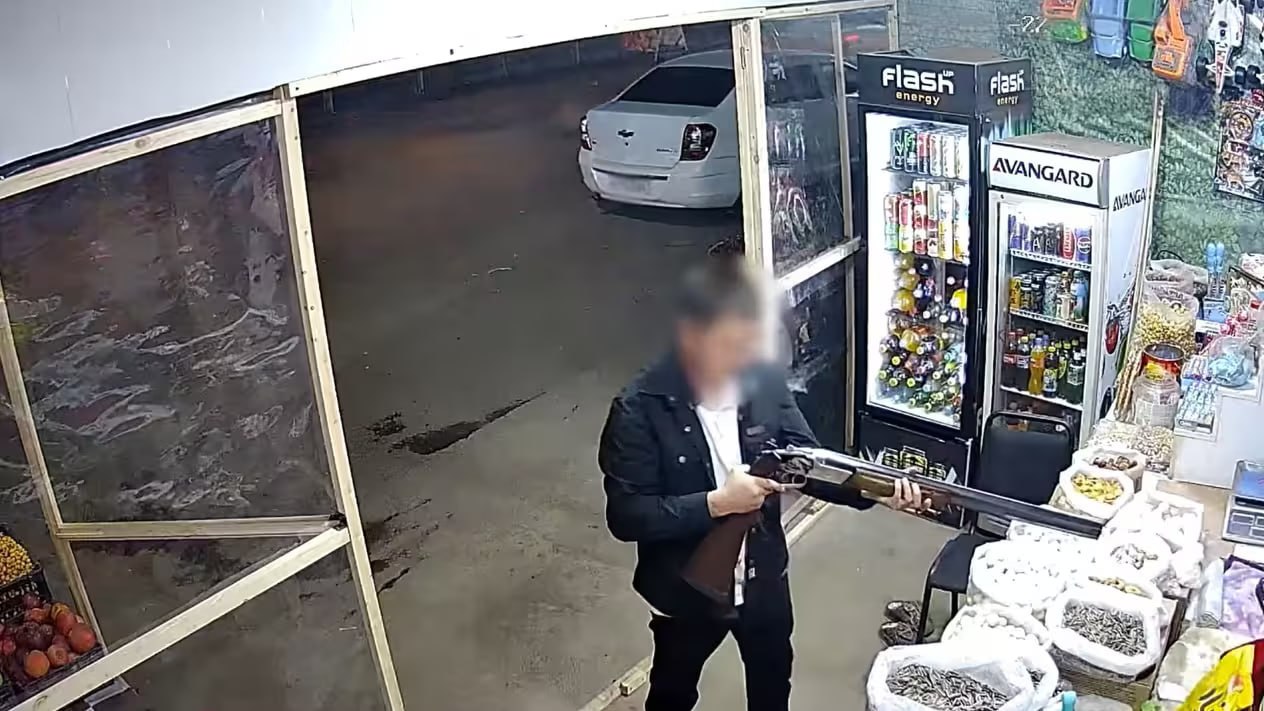 В Ташкентской области мужчина ворвался в магазин с ружьём и избил им продавщицу видео В ГУВД области опубликовали подробности произошедшего и сообщили о возбуждении уголовного дела   uznews uz ru news 104856 uznews