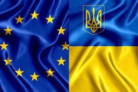 Украинцев оставляют в Европе до 2027 года Евросоюз в пятницу продлил программу приема украинцев до марта 2027 года. Но уже начато обсуждения плана их возвращения в Украину. Об этом сообщил комиссар ЕС по внутренним делам и миграции Магнус Бруннер. В МИД Латвии сразу же отреагировали: "Это вносит ясность как для нас — государств ЕС, так и для украинцев и украинского правительства. Однако как можно скорее необходимо вернуться к обсуждению возможных решений на будущее, чтобы прийти к общему и единому долгосрочному видению".