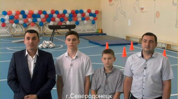 Также Президенту показали капитально отремонтированную специализированную школу №17 в Северодонецке