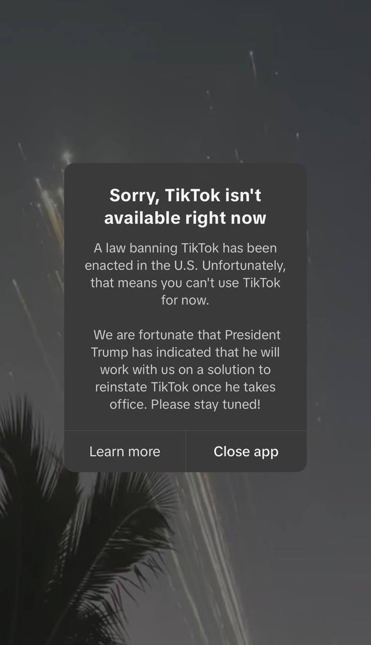 В США все-таки заблокировали ТикТок. Приложение пропало из App Store. Вместе с ТикТоком заблокировали и CapCut, который также принадлежит ByteDance. Трамп заявил, что попытается дать компании 90-дневную отсрочку на поиск покупателя активов на территории США. Тиктокеры с нетерпением ждут завтрашней инаугурации Трампа ;