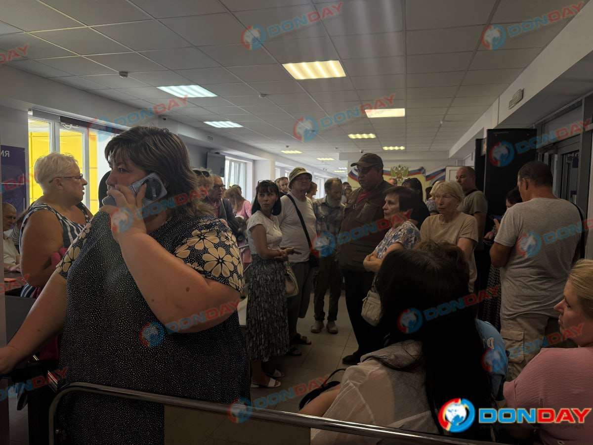 В ПВР с пострадавшими от атаки БПЛА ростовчанами работают психологи  По поручению главы Ростова Александра Скрябина в пункт временного размещения, организованном для жителей пострадавших от атаки БПЛА домов, направлены психологи для оказания психологической помощи ростовчанам.   "Также направил заместителя по социальным вопросам Викторию Чернышову навестить пострадавших в больнице", — добавил Александр Скрябин.   Подписаться на "Новости Ростова"    Прислать новость