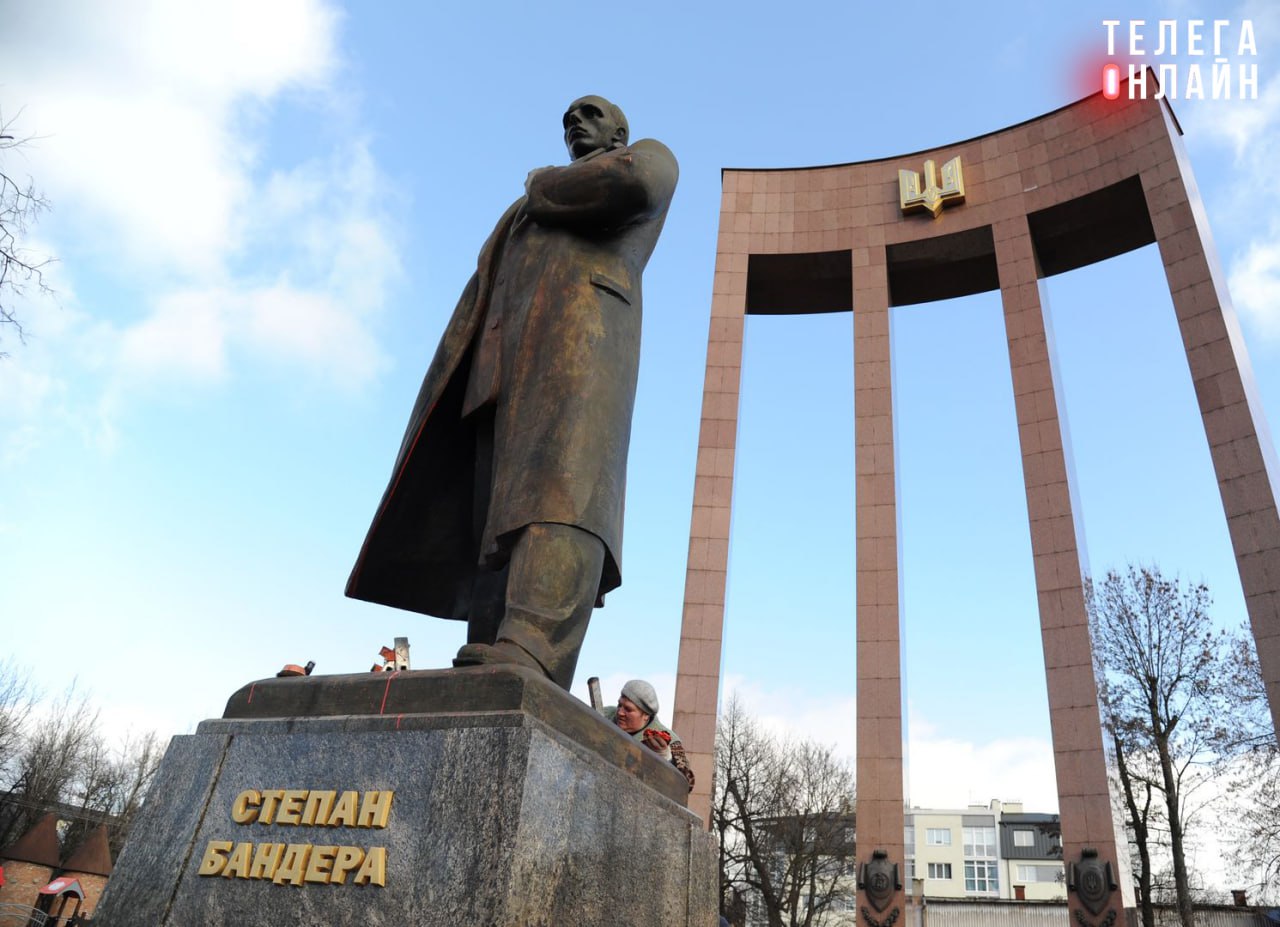Кому праздник, кому повод порусофобствовать По данным СМИ, 9 мая во Львове руководство Украины и Совета Европы, а также министры иностранных дел десятков стран подпишут документы о создании «специального трибунала для руководства РФ». Так как день для пиар-акции они выбрали явно неспроста, надеемся подписанты соберутся прямо под памятником Бандере, чтобы уж окрасить себя в те цвета, в которые окрасили.