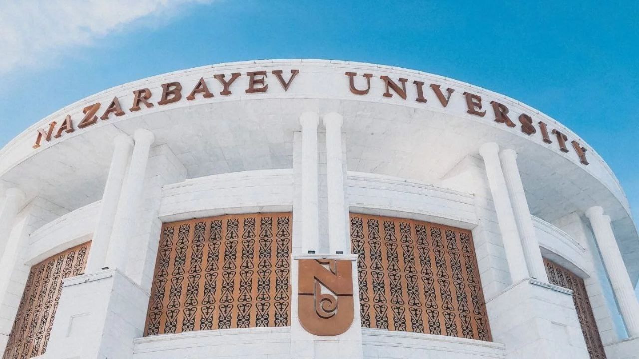 В одном из общежитий «Назарбаев Университета» нашли мёртвую студентку В вузе сообщили, что ситуация под контролем. «Принимаются необходимые экстренные меры. Работают правоохранительные органы и психологи. Со стороны университета оказывается и материальная, и моральная поддержка», — рассказали «Орде» в пресс-службе университета. Мы направили запрос в полицию, но нам не ответили. • Фото: сайт университета.