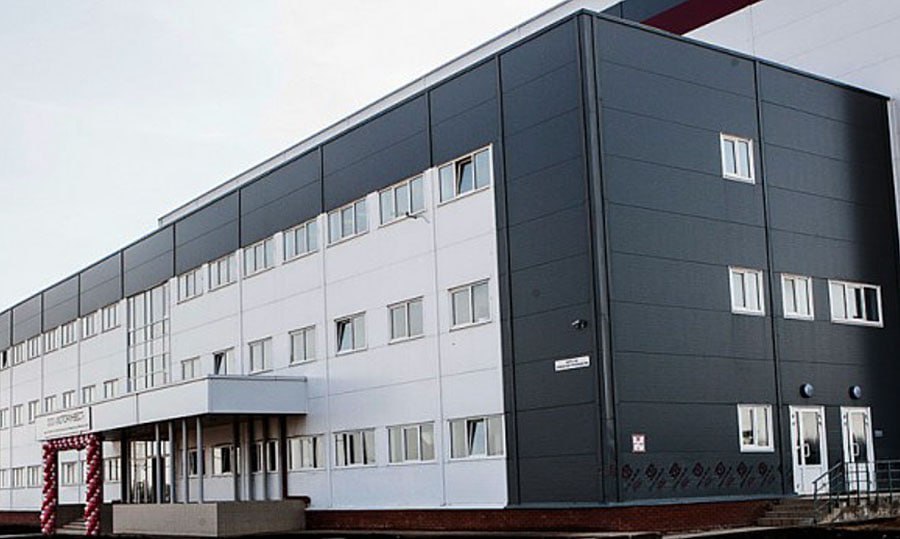 Крыша автомобильного завода электрокаров Evolute рухнула в Липецкой области По информации SHOT под завалами могут находиться сотрудники предприятия Моторинвест Их точное количество неизвестно На месте работают экстренные службы Предварительно крыша рухнула под тяжестью снега выпавшего сегодня На заводе с 2022 года производятся электрокары Evolute До этого там же производили автомобили Great Wall Hover и Changan CS35 Подписывайся на SHOT Прислать новость