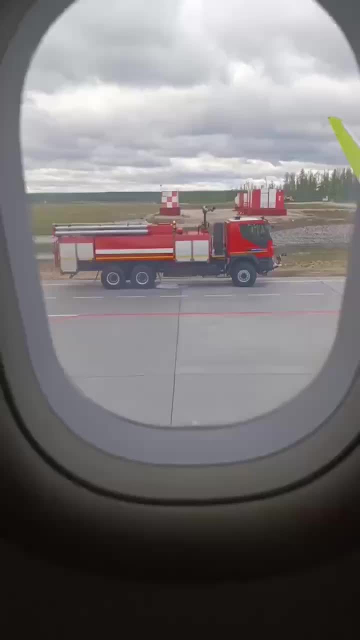 Самолет S7 Airlines совершил вынужденную посадку в Талакане из-за отказа двигателя