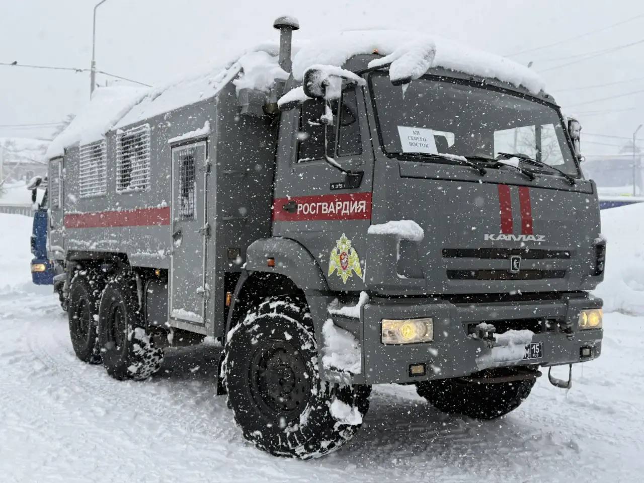 На Камчатке из за аномальных снегопадов заменили общественный транспорт на автозаки banki oil