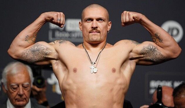 Александр Усик утратил статус абсолютного чемпиона мира он добровольно освободил титул WBO в супертяжёлом весе В организации отметили что рассматривают это не как прощание а как уважительную паузу подчеркнув значимость его карьеры Усику продолжают принадлежать чемпионские пояса IBF WBA и WBC НАШИ РЕСУРСЫ Telegram Tik tok YouTube RUTUBE