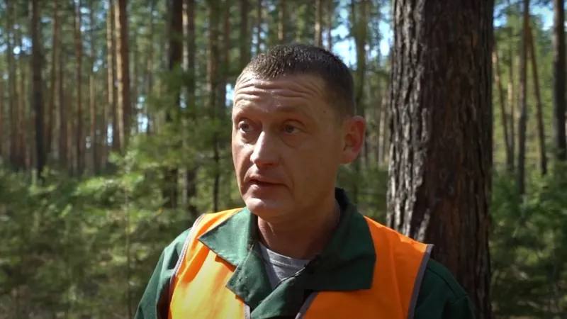 90 дольщиков без квартир и 720 миллионов в никуда в Алтайском крае утвердили обвинение по громкому делу Прокуратура Алтайского края утвердила обвинительное заключение в отношении руководителя ООО Монтажная компания ПР Холдинг Евгения Клейнатовского По версии следствия с 2016 по 2023 год он привлекал деньги граждан на строительство многоквартирного дома в Барнауле но дом так и не был сдан 90 дольщиков вложили свыше 720 млн рублей которые как установило следствие были похищены Кроме того застройщик продавал квартиры с нарушениями без необходимых разрешений и изменений в проектной документации Клейнатовскому предъявлены обвинения в мошенничестве в особо крупном размере и нарушении законодательства о долевом строительстве На его имущество и активы стоимостью более 193 млн рублей наложен арест Дело направят в Центральный районный суд Барнаула для рассмотрения по существу сообщила помощник прокурора Алтайского края Мария Антошкина ТОЛК ТОЛК в Мах