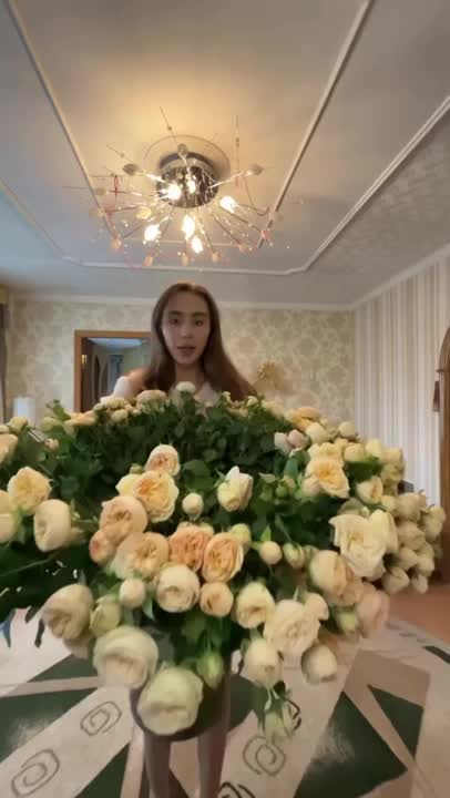 Мошенники используют цветы для кражи данных у москвички