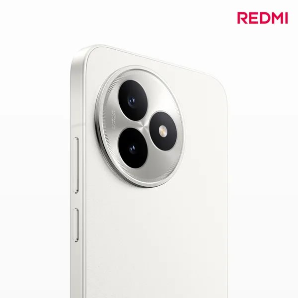 Уже очень скоро состоится премьера флагманских смартфона и планшета Redmi K80 Ultra и Redmi K Pad, ну а пока Xiaomi опубликовала официальные изображения устройств. Смартфон позирует в белом, планшет — в фиолетовом. По случаю публикации официальных изображений глава бренда Redmi Ванг Тенг Wang Teng написал на своей страничке в соцсети Weibo, что у обеих этих моделей не будет недостатков по части экрана, производительности и других аспектов.