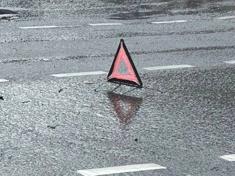 В Липецке из автобуса на проспекте Победы выпала женщина Очевидцы сообщили в редакцию «Новостей Липецка» о происшествии на остановке «Памятник Чернобыльцам». Из открытой двери 352 автобуса выпала женщина. ↗ Прислать новость Подписаться
